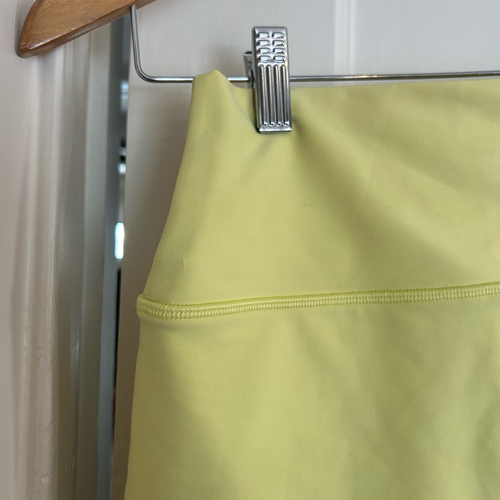 Peloton Yellow Women's Bike Shorts Size Medium - Picture 5 of 9